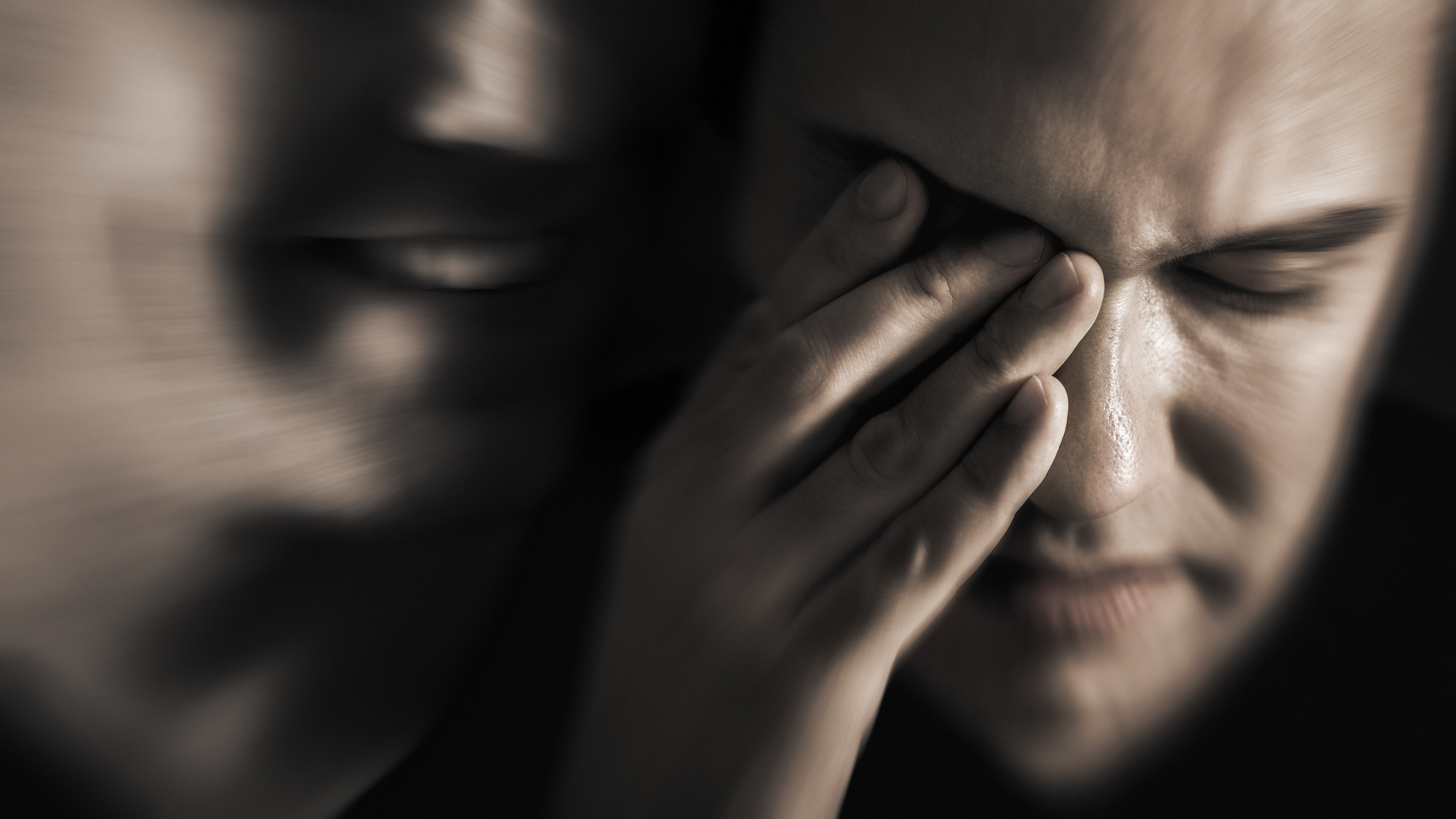 Arbeitsschutz_psychische-Erkrankung_niedergeschlagen-verwirrter-Mann  GettyImages-2245514883